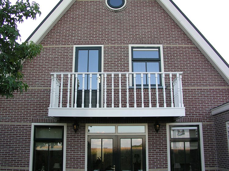Balkon schilderwerk in Obdam